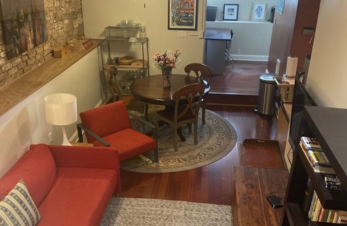 Old Town Apartment | Historic Old Town One Bedroom Suite