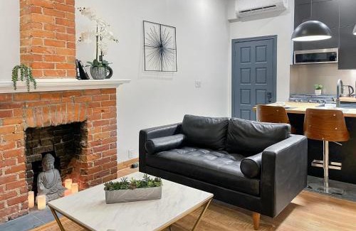Cabbagetown South Apartment | Historic Old Victorian with Deck and Parking
