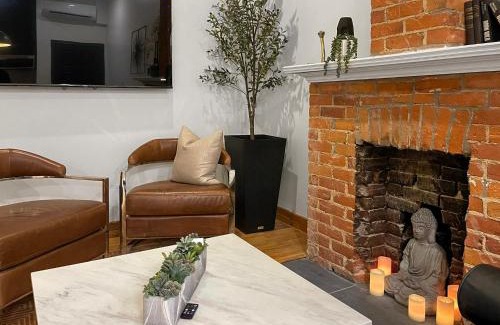 Cabbagetown South Apartment | Historic Old Victorian with Deck and Parking