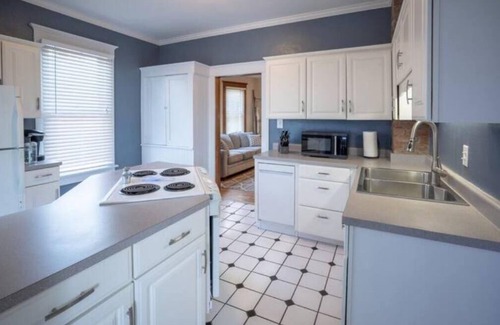 Arvada House | Historic Olde Town/Dogs/Kids/Red Rocks/Rocky Mtns/Light Rail to Denver