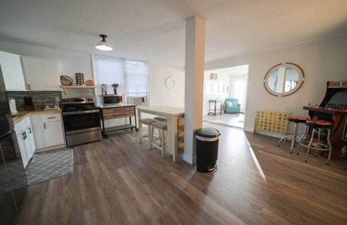 Sylvan Beach House | Historic Oneida Lakefront Home 14/BR Sleeps 42!