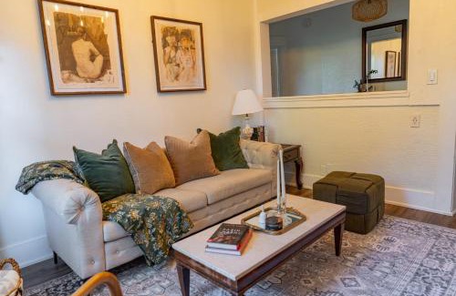 Lake Cherokee Apartment | Historic orlando Casita Joy, DT, Lake Eola, Delaney park, 2 bedrooms 1 bathroom Unit B