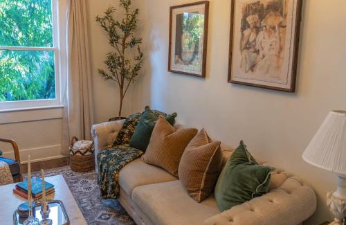 Lake Cherokee Apartment | Historic orlando Casita Joy, DT, Lake Eola, Delaney park, 2 bedrooms 1 bathroom Unit B
