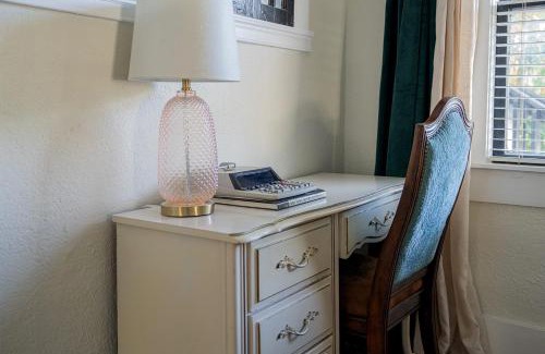 Lake Cherokee Apartment | Historic Orlando Casita Love Apt A with backyard