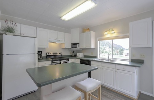 Ouray Condo | Historic Ouray Hot Springs Condos "Upper Level"