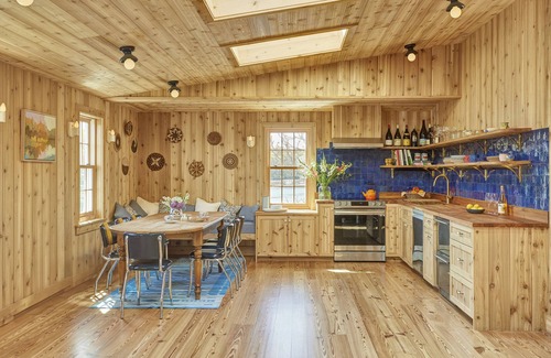 Mattituck Apartment | Historic Over-The-Water 3-Bedroom Loft Apartment