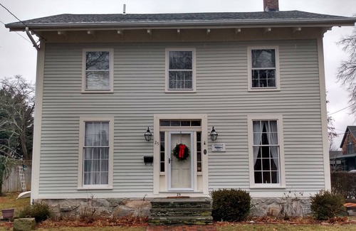 New London House | Historic Pequot Colony Home 10 min to downtown N.L. 20 min. to Mystic Stonington