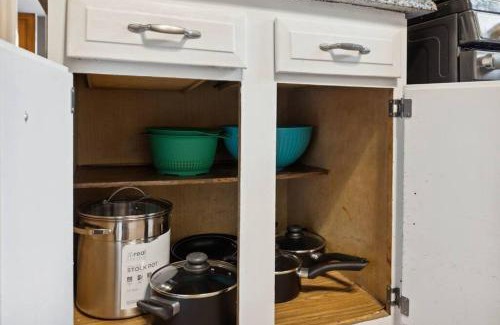 Center Avenue Historic District Apartment | Historic + Pet-Friendly Gem
