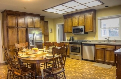 Petaluma House | Historic Petaluma Vacation Rental on Vintage Farm!
