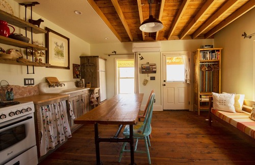 Escalante Cabin | Historic Pioneer Cabin in the Heart of Canyon Country