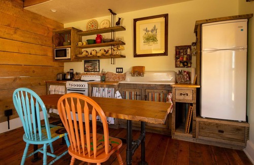 Escalante Cabin | Historic Pioneer Cabin in the Heart of Canyon Country