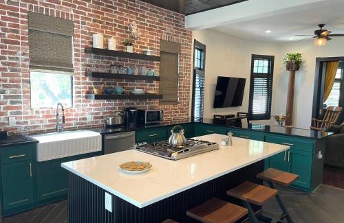 Midtown House | Historic pool home in desirable area near downtown