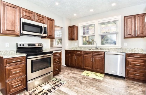 Auburndale Apartment | Historic Private Auburndale Retreat Near Boston!