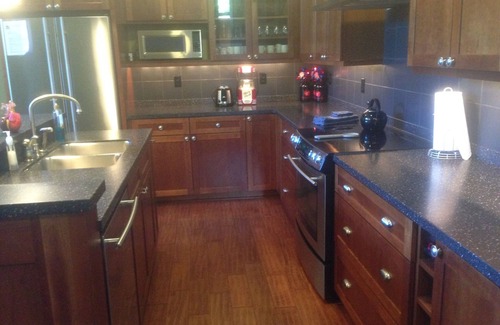South Haven House | Historic Property close to South Beach and downtown - Lower Unit