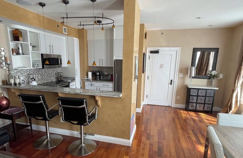 Cortez Hill Condo | Historic Property w/ Top Notch Amenities & Furnishings