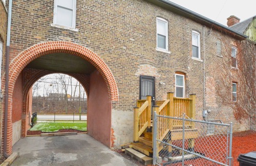Roseland House | Historic Pullman Townhouse