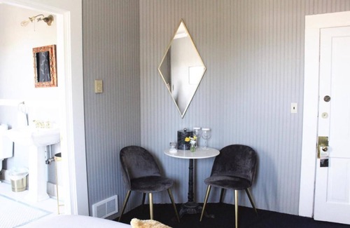 Seaview Hotel | Historic Queen with Clawfoot Tub at Shelburne Hotel