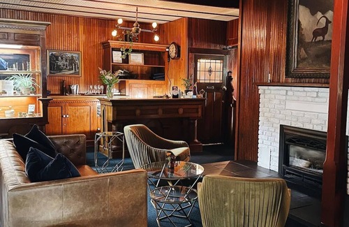 Seaview Hotel | Historic Queen with Clawfoot Tub at Shelburne Hotel