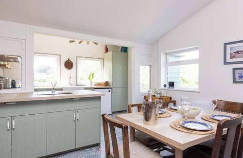 Selsey House | Historic Railway Home - Selsey Seafront