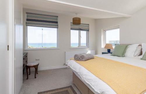 Selsey House | Historic Railway Home - Selsey Seafront