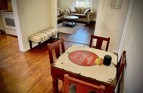 Sunset House | Historic Ranch Bungalow - Luxurious Ranch vacation - Free WiFi - Family Fun!