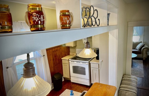 Sunset House | Historic Ranch Bungalow - Luxurious Ranch vacation - Free WiFi - Family Fun!