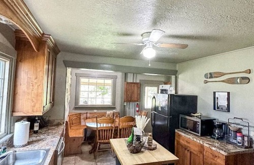Island Park Cabin | Historic Ranger Station-20 min 2 YSNP-Walk 2 Lake