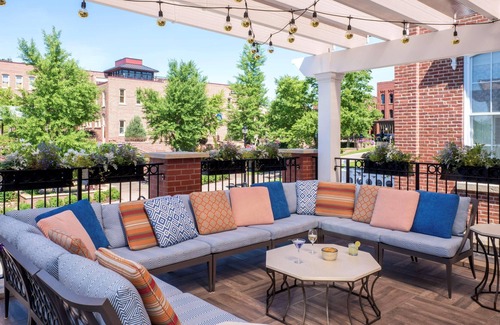 Red Wing House | Historic Red Wing Luxury Hotel-Spacious Deluxe room w/1 Queen bed-Bathrobes-Wifi