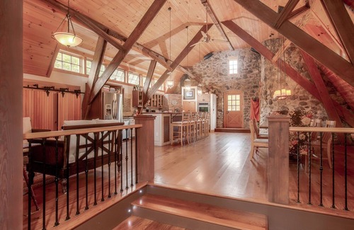Mount Sunapee House | HISTORIC, RENOVATED BARN w/Mt. SUNAPEE VIEW, SLEEPS 22+, Minutes to Lake/Mt.