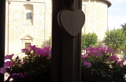 Petrignano Apartment | Historic residence with garden near Assisi