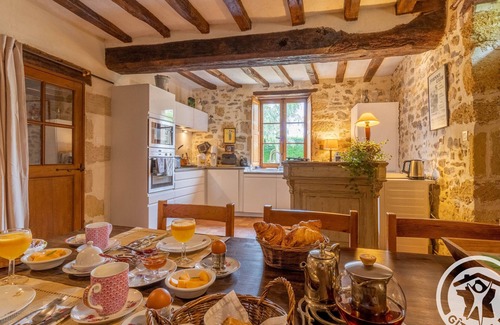 Saint-Georges-sur-Layon Bed & Breakfast | Historic Retreat in Loire-Anjou-Touraine Regional Park, Ideal for Couples