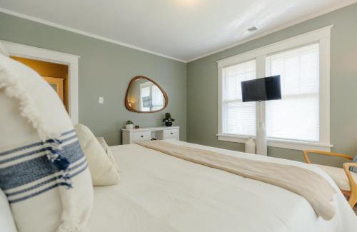 Crosstown House | Historic Revival 2BR Midtown Memphis Free Parking Fast Wifi Free Parking Yes Pets