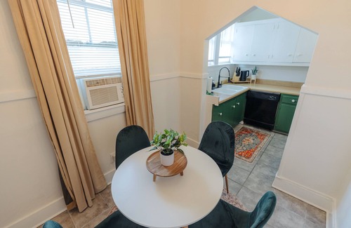 Midtown House | Historic Revival King Bed Midtown Memphis 66