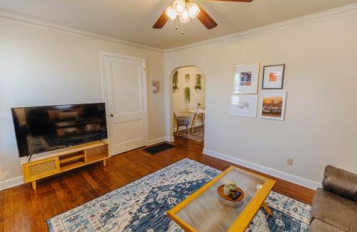 East Memphis House | Historic Revival King Bed Liberty Bowl Memphis 893