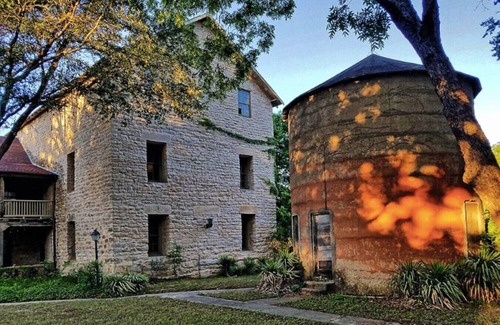 Glen Rose Apartment | Historic Riverside Inn Breakfast + Tavern