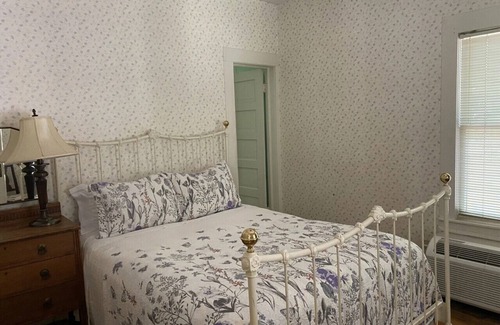 Glen Rose Apartment | Historic Riverside Inn Breakfast + Tavern