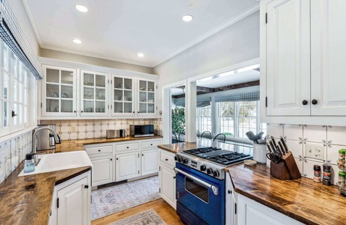 Woodstock House | Historic Riverside Retreat in Woodstock Village