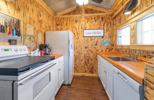 Branson House | Historic Rockaway Beach Cottage 15