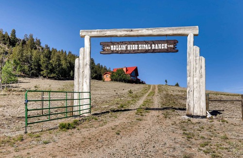 Hartsel House | Historic Rollin' High Sipal Ranch - Secluded Ranch Near Buena Vista