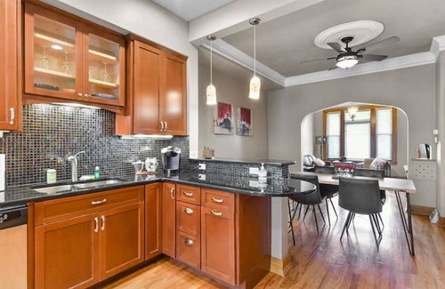 Little Italy House | Historic Rowhome in Downtown-Little Italy