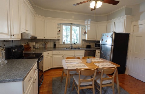 Salem Apartment | Historic Salem 1 Bedroom Apartment + Office & Walk to Downtown