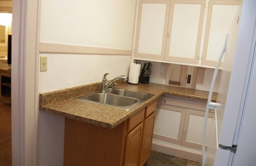 Hot Springs Apartment | Historic Sandstone in downtown