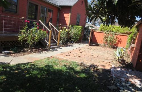 Santa Rosa House | Historic Santa Rosa Cottage