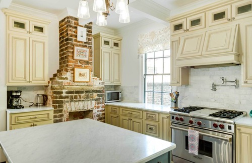 Savannah Victorian District House | Historic Savannah Home: 2 Blocks to Forsyth Park!