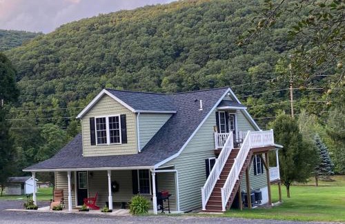 Brockton House | Historic Sears River Home (Main Level) on 10 Acres