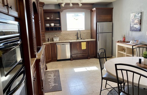 Historic District Apartment | Historic Second Floor 2 Bedroom Apartment Kemp Estate