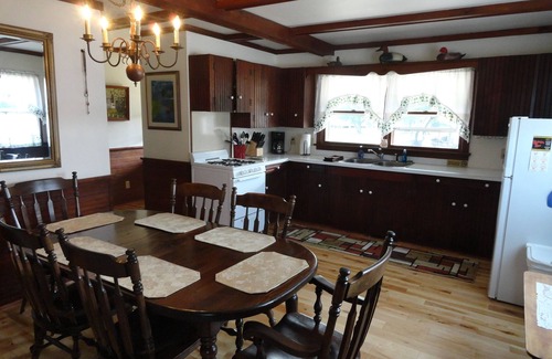 Port Ontario Cabin | Historic Selkirk Lighthouse- 1ST FLOOR ONLY