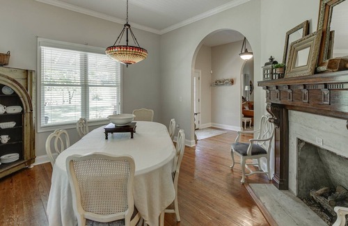 Cleveland House | Historic Shoal Creek Acres Farmhouse - Cedar Creek Rentals LLC