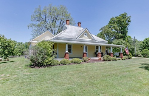 Cleveland House | Historic Shoal Creek Acres Farmhouse - Cedar Creek Rentals LLC