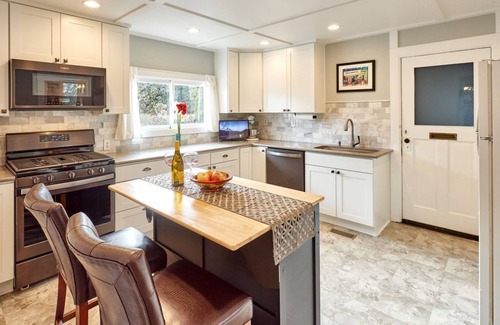 Silverton House | Historic Silverton Home 5 BR, 6 Bath. Ask about 6th & 7th bedroom add-ons.